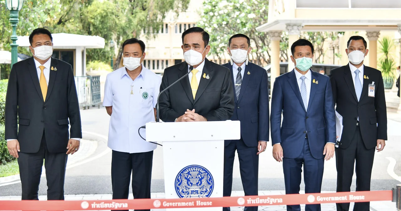 “ไม่อึมครึม” นายกฯ ยืนยัน พา ‘อนุทิน-ศักดิ์สยาม’ ร่วมแถลงข่าวย้ำความสัมพันธ์พรรคร่วมรัฐบาลดี