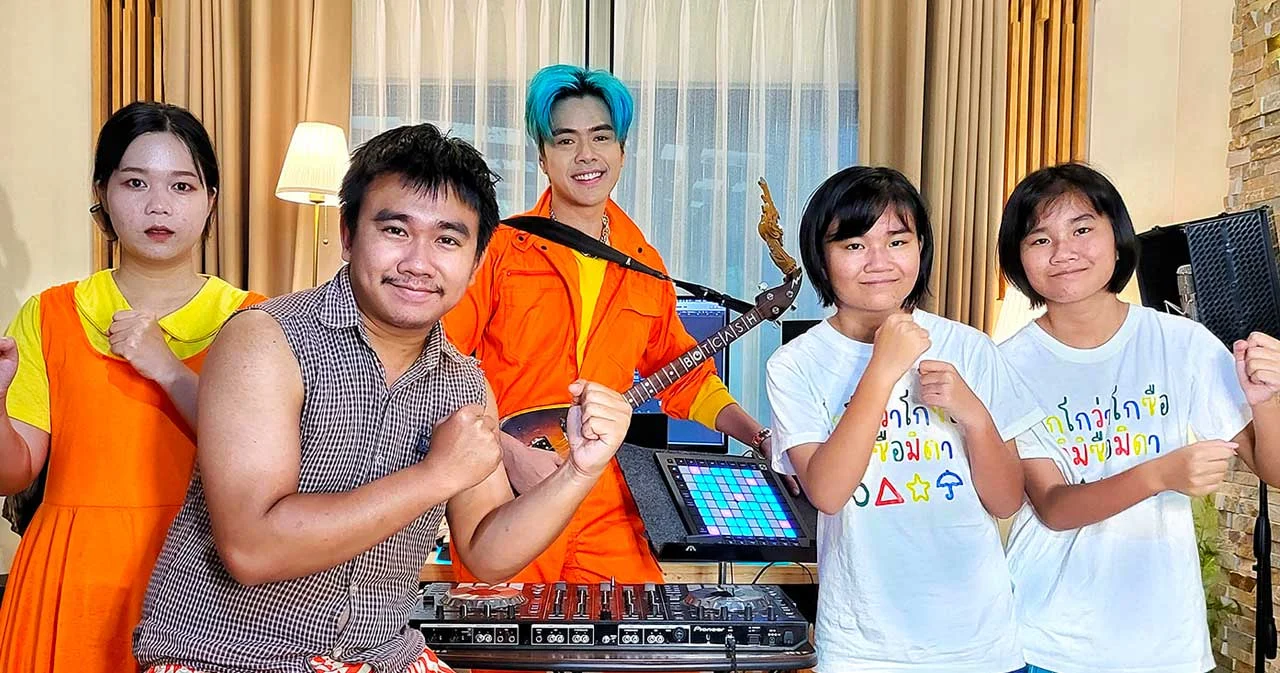 ‘BOTCASH’ จัดให้ ‘ชุดโกโกวา’ เวอร์ชั่นรีมิกซ์ แถมได้เจ้าของเพลงมาร่วมแจม