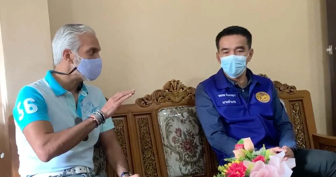 กงสุลกิตติมศักดิ์สหพันธรัฐรัสเซีย สุราษฎร์ฯ หารือ นอภ.เกาะสมุย ช่วย นทท. รัสเซีย 3,200 คน ตกค้างไทย