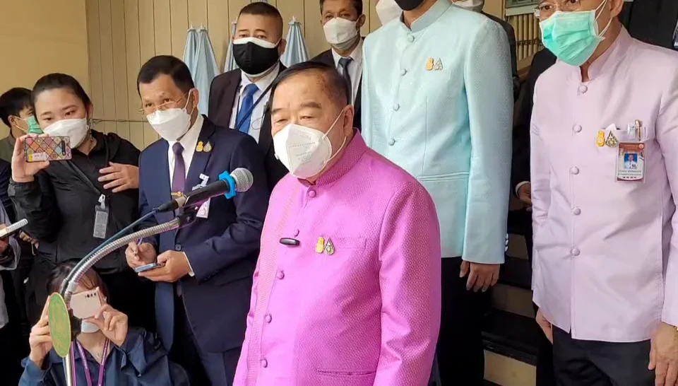 พล.อ.ประวิตร รับพูดเอง ‘ยุบสภา’ หลังประชุมเอเปค