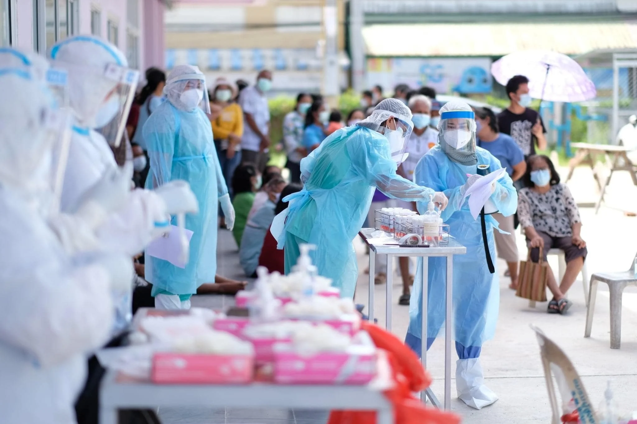 เพิ่มโรงพยาบาลประกันสังคมดูแลผู้ป่วยโควิด-19 ตามสิทธิ ‘เจอ-แจก-จบ’
