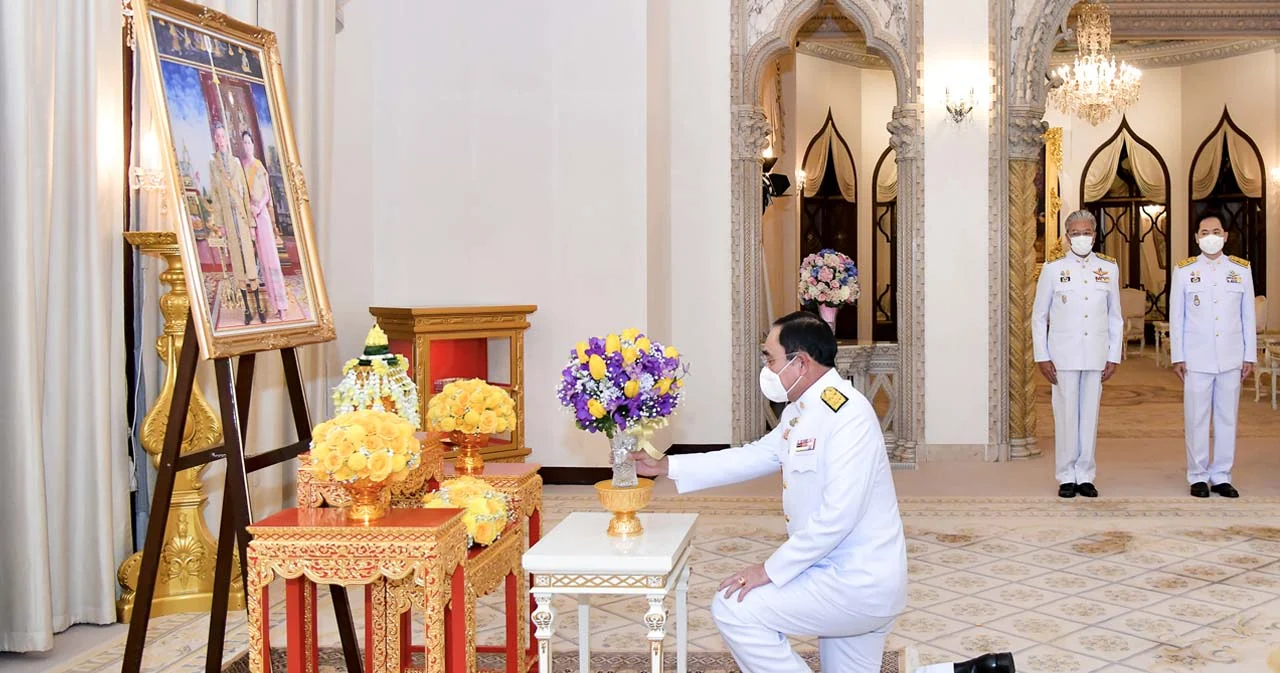 ในหลวง พระราชินี พระราชทานแจกันดอกไม้ พล.อ.ประยุทธ์ เนื่องในวันคล้ายวันเกิด 68 ปี