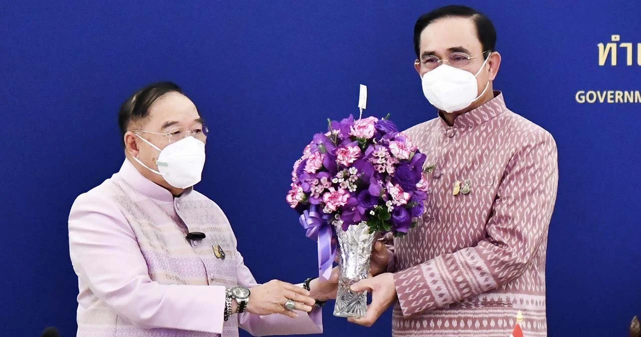 ‘ประวิตร’ เป็นตัวแทน ครม.  อวยพรวันคล้ายวันเกิด นายกฯ  ขอนำพาประเทศผ่านพ้นอุปสรรค