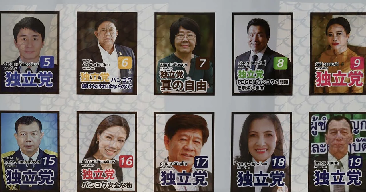ป้ายข้อมูล ‘ผู้ว่าฯ กรุงเทพ’ ครบทุกเบอร์ เรียบง่ายสไตล์ญี่ปุ่น ที่ผู้สมัครไม่ได้ทำเอง