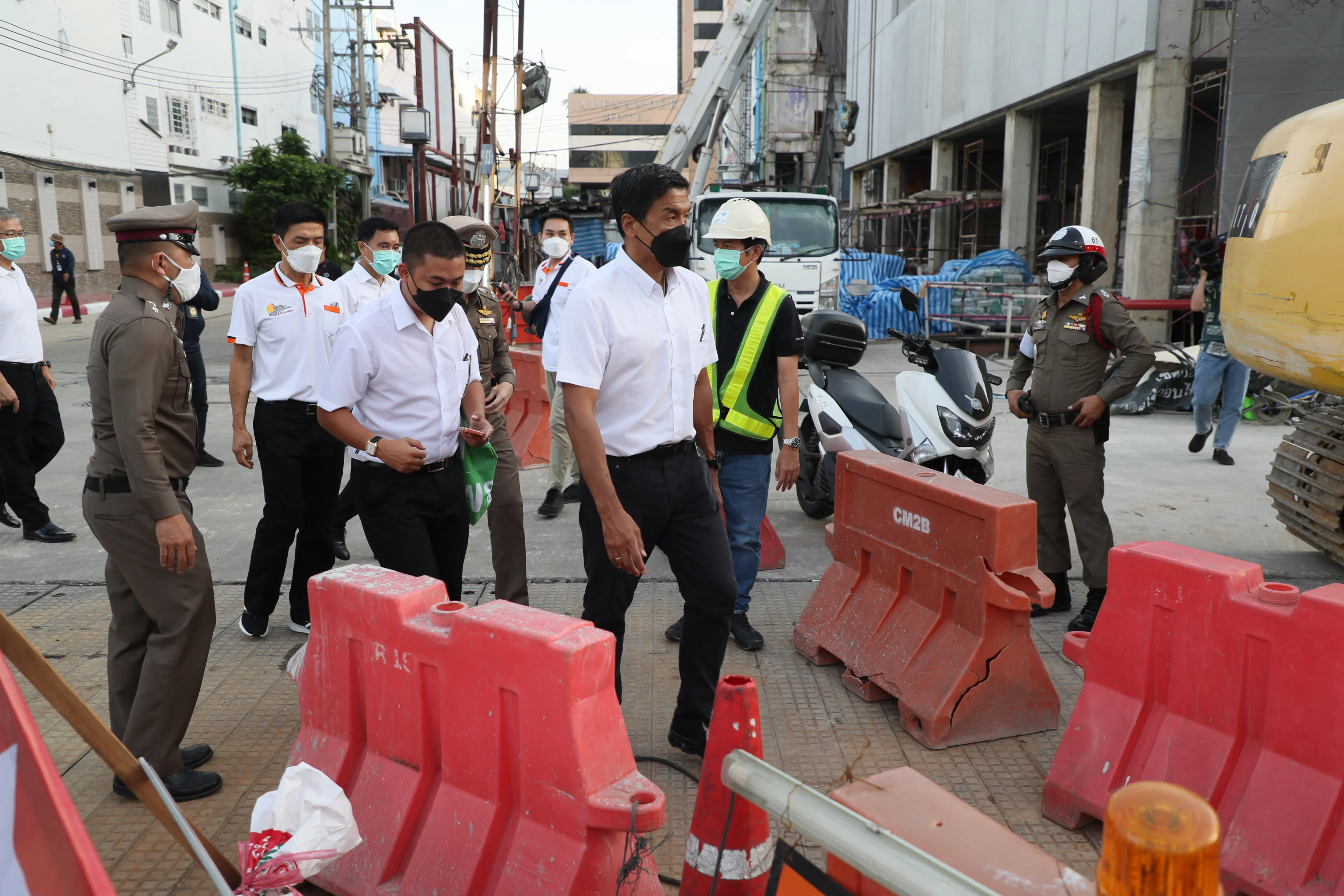‘ผู้ว่าฯ ชัชชาติ’ ลงพื้นที่ถนนยกระดับรามคำแหง เร่งคืนพื้นที่ให้คนกรุง