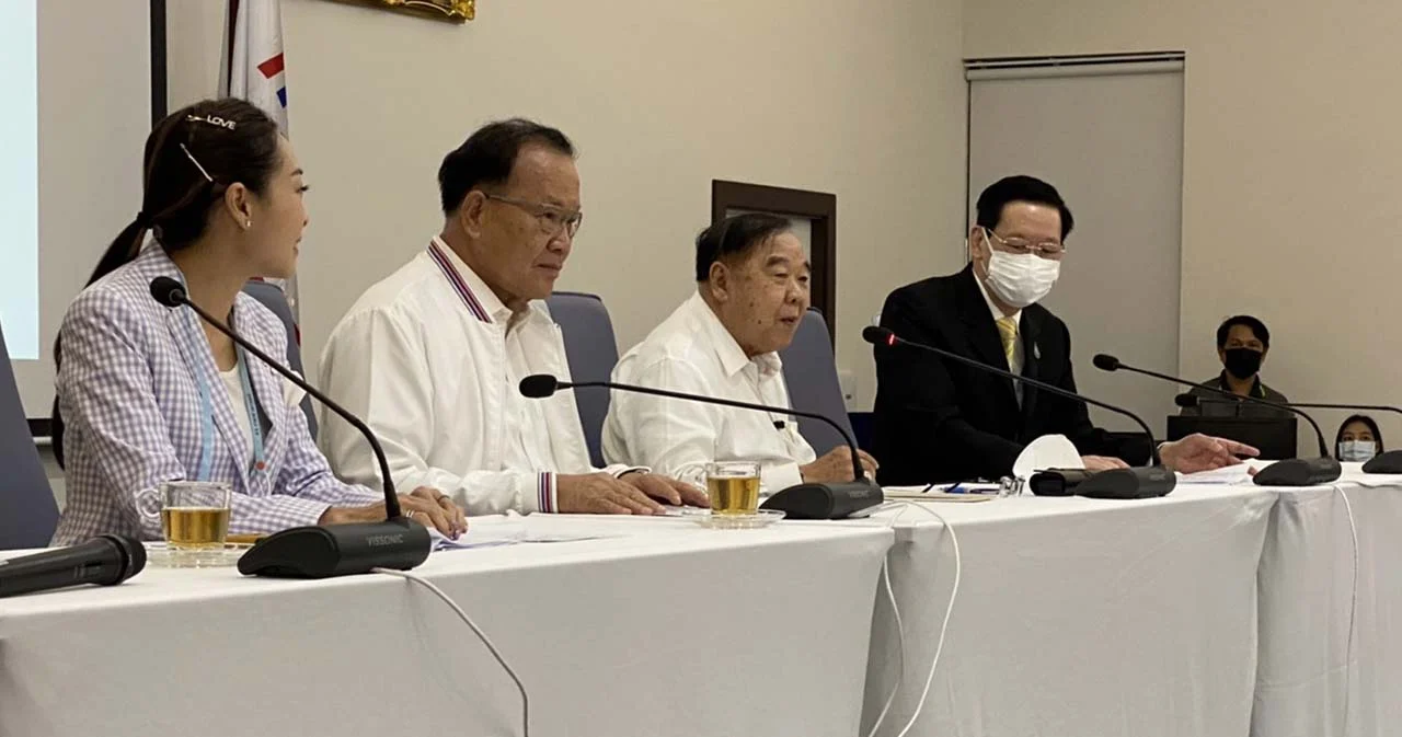 ‘ประวิตร’ อารมณ์ดี ประชุม ส.ส.ขอกวาด 150 ที่นั่ง ดักทางย้ายพรรค