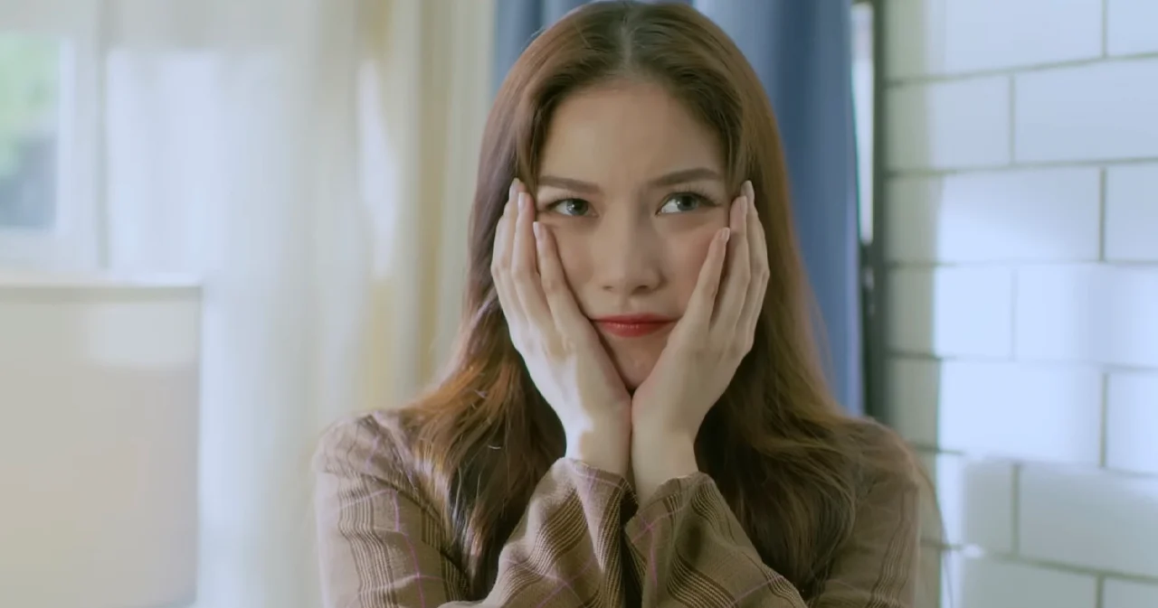 รู้ยัง ‘สมัยนี้เค้าไม่แอบรัก’ กันแล้วนะ  ซิงเกิลใหม่จาก ‘มุก วรนิษฐ์’