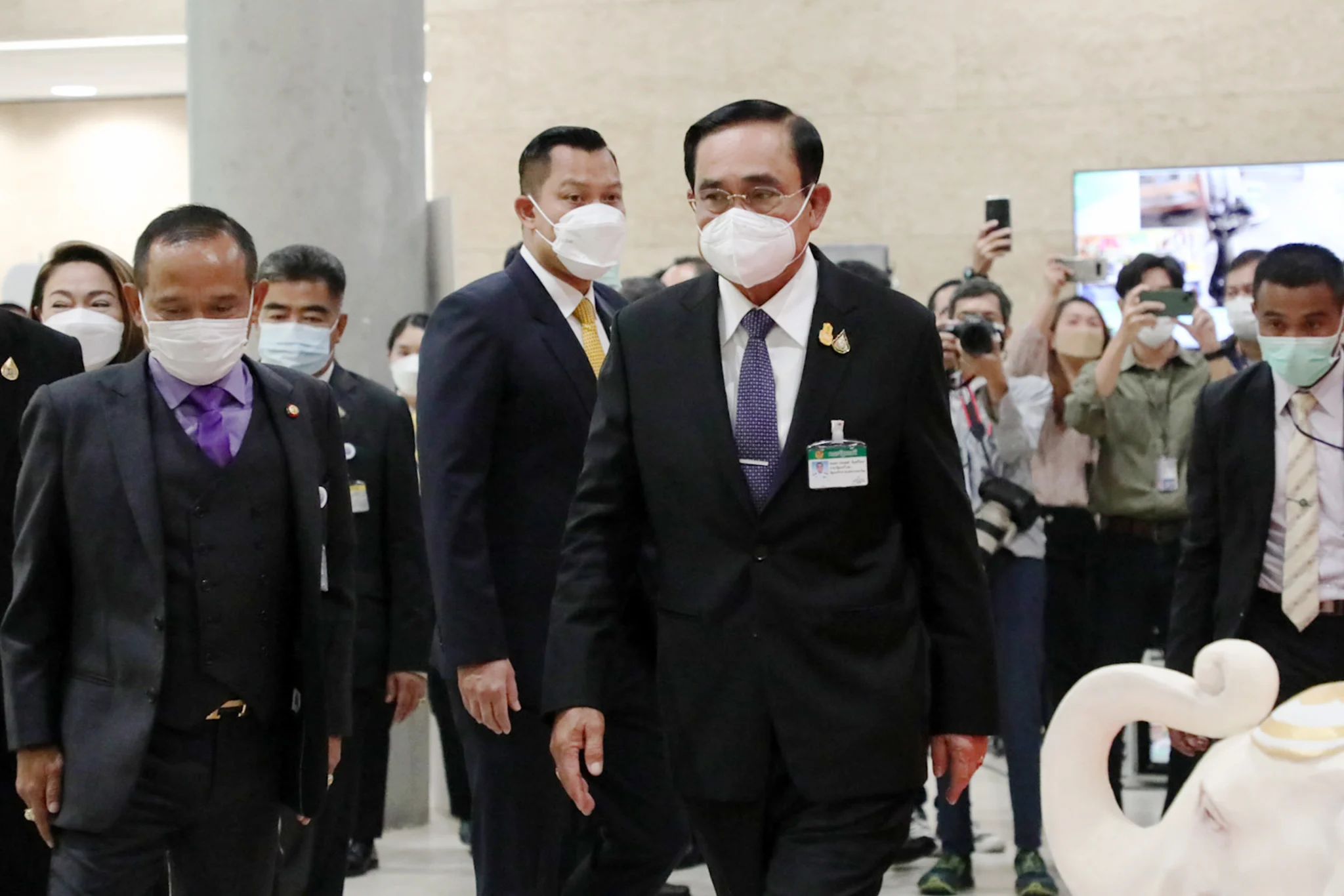 นายกฯ เชื่อมั่นพล.อ.อนุพงษ์ สู้ศึกซักฟอก เย้ยอภิปรายวันแรกไม่มีอะไรใหม่