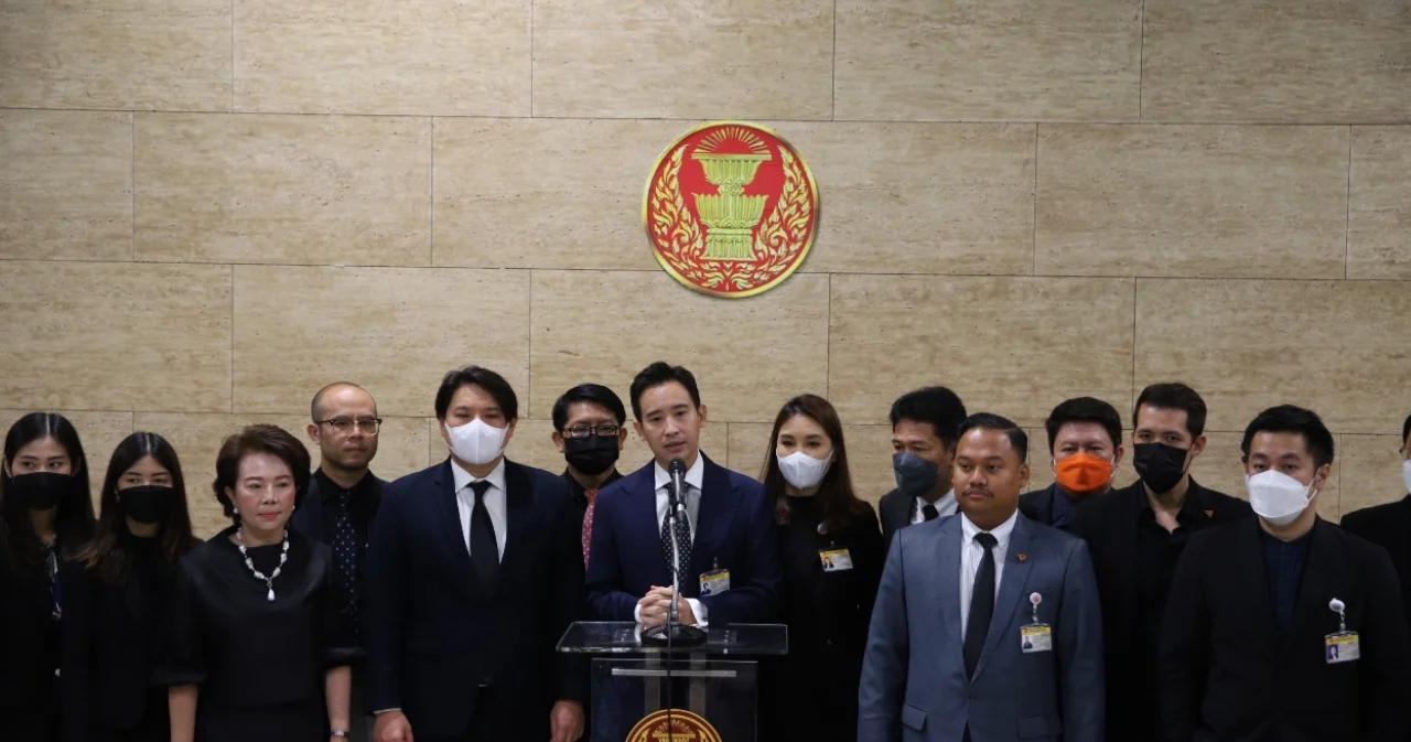 ก้าวไกล ลุยต่อ ‘ยุทธการณ์โรยเกลือ’ ซีซั่น 3 จ่อเอาผิด ประยุทธ์และคณะ รมต. ต่อ ป.ป.ช.