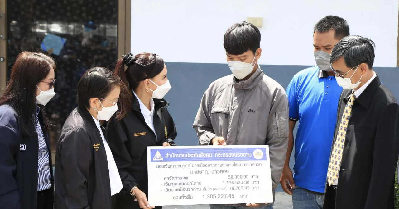 ประกันสังคม เร่งเยียวยาลูกจ้างกรมทางหลวงโดนคานสะพานกลับรถพระราม 2 หล่นทับ