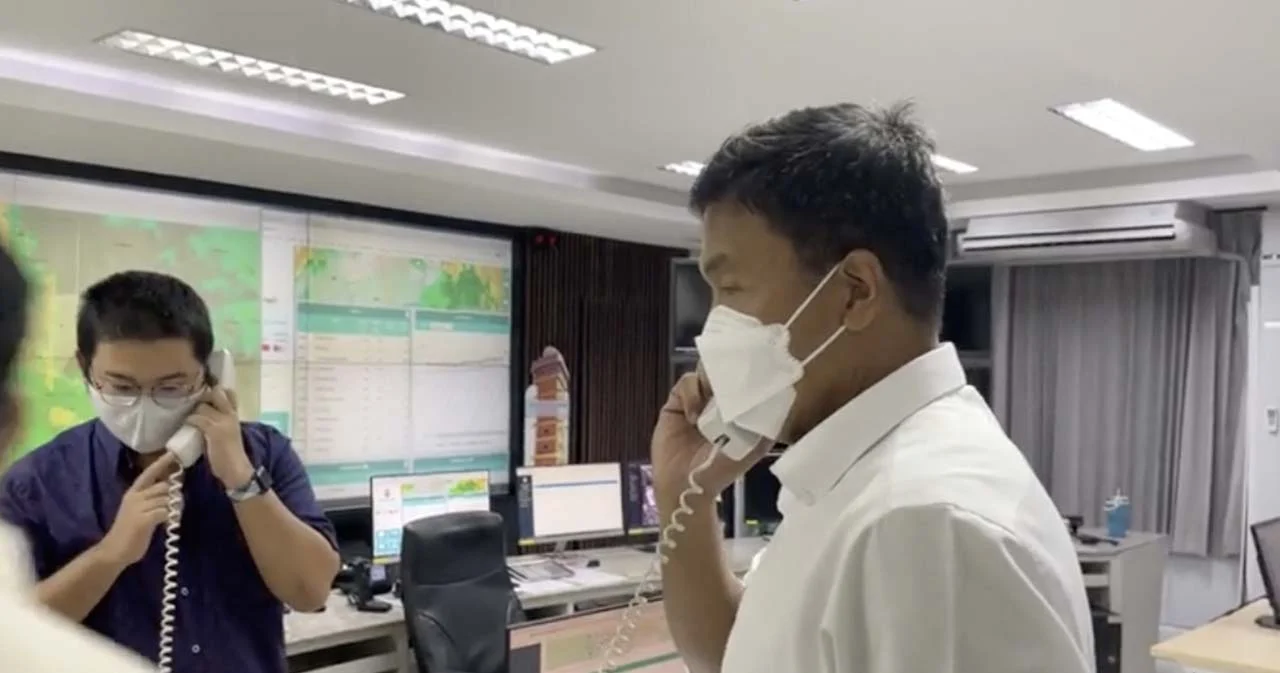 ผู้ว่าฯ กทม.ช่วยรับสายแจ้งน้ำท่วม  บอกคุยไปใจตุ๊มๆ ต่อมๆ กลัวโดนจัดหนัก