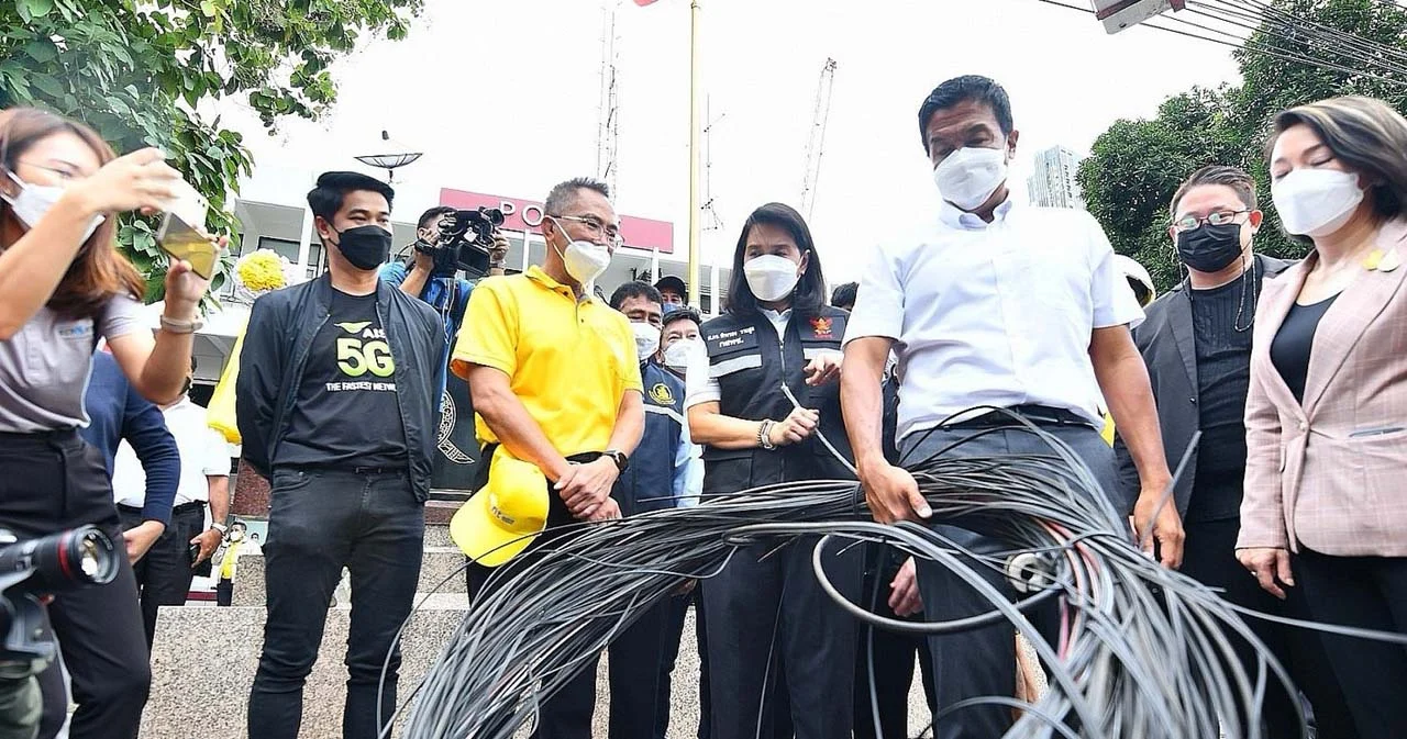  ‘ชัชชาติ’ ลุยจัดระเบียบสายสื่อสาร จับมือทุกภาคส่วน ตั้งเป้าทำให้ได้ 800 กม. ใน 2 ปี