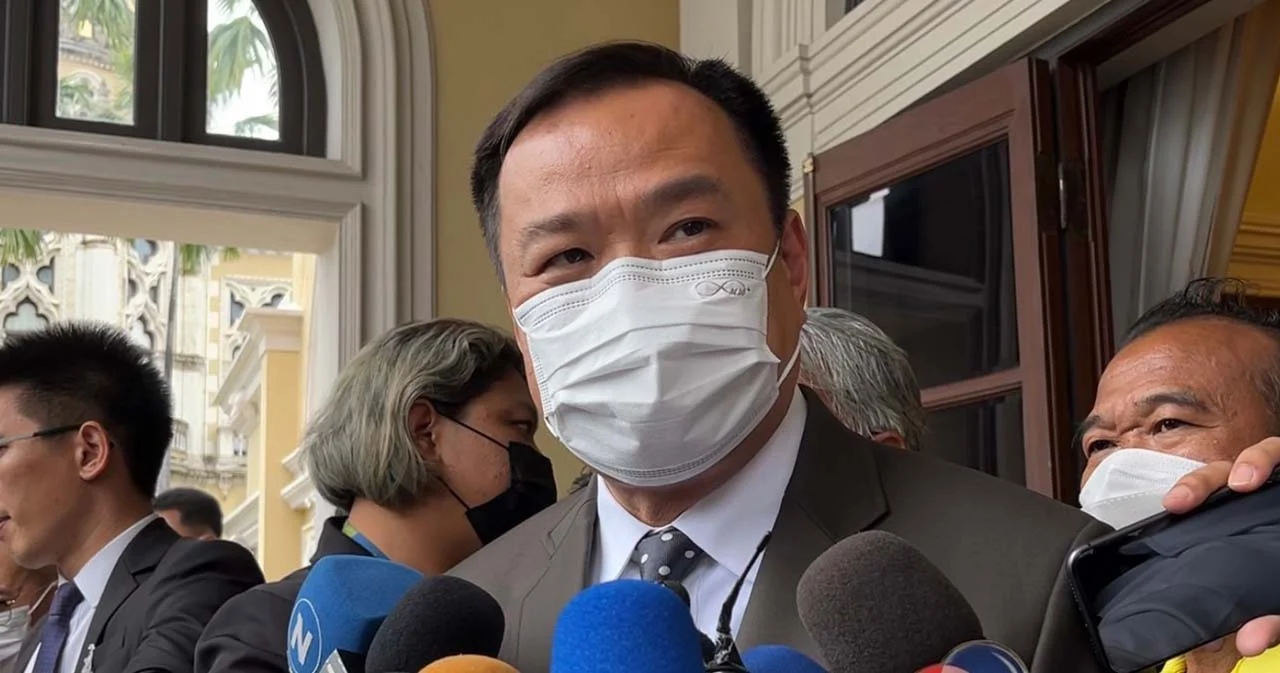 ‘อนุทิน’ ตอบปมเด็กสูบกัญชาคาชุดนักเรียนผิดกฎหมายตำรวจต้องดำเนินคดี อย่ามาโยงกับนโยบายพรรค