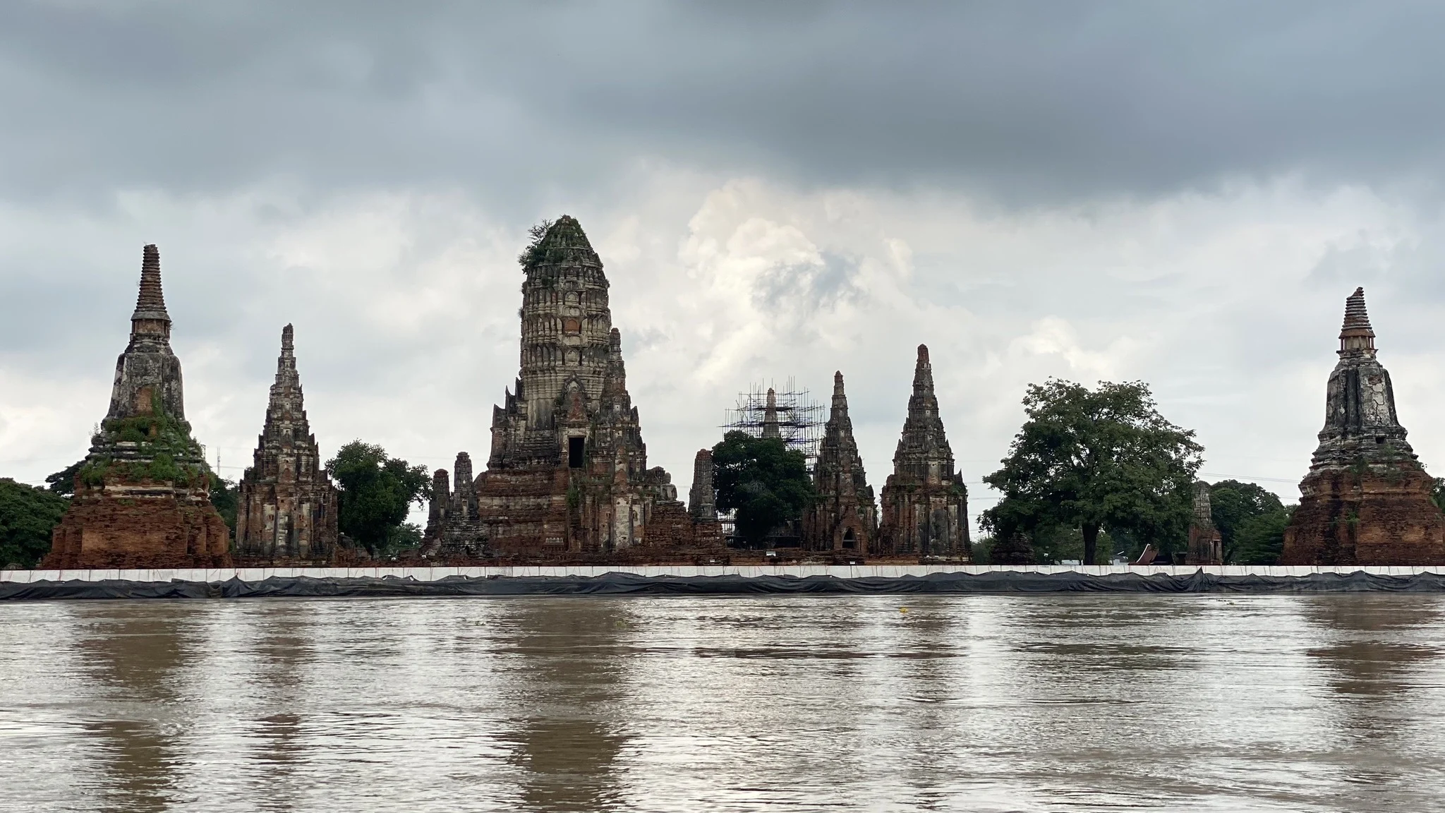 เขื่อนเจ้าพระยาเพิ่มการระบายน้ำ 2,700–2,800 ลบ.ม./วินาที
