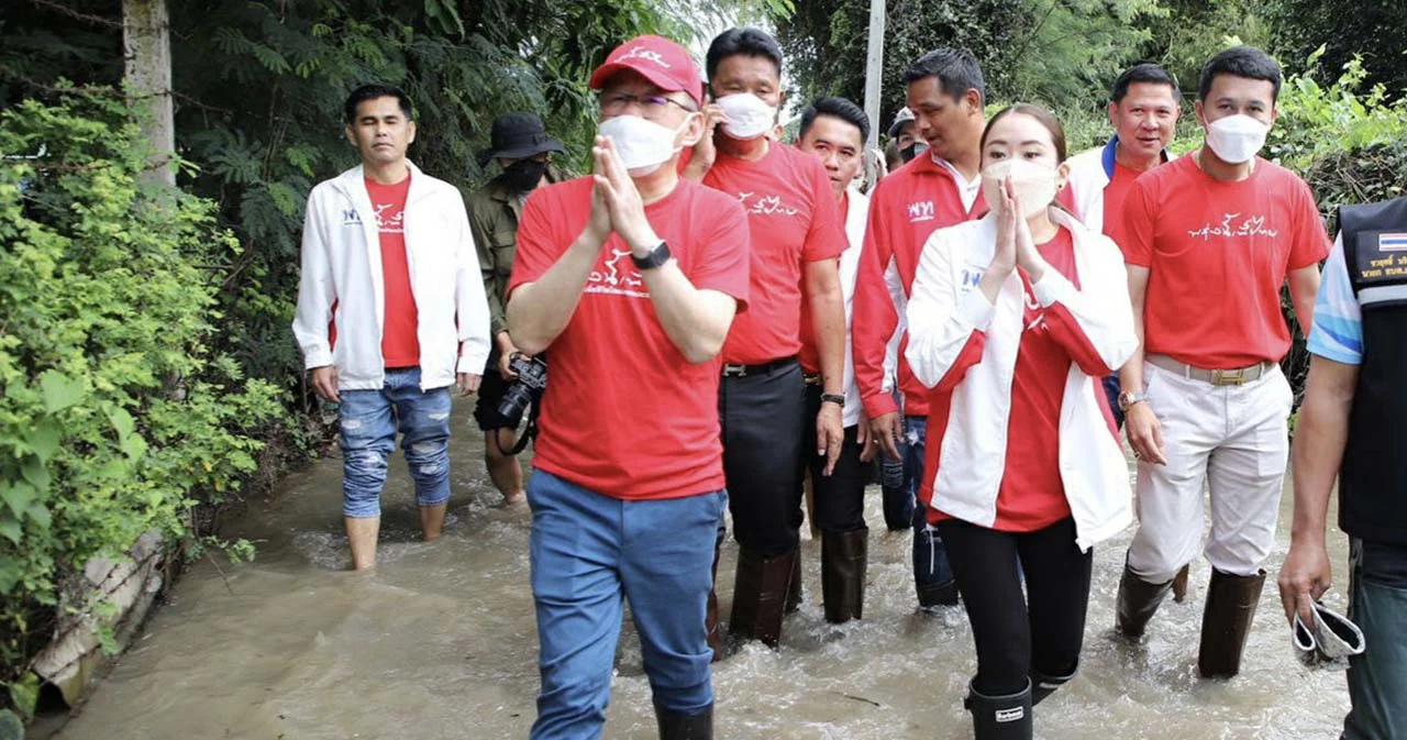 ‘แพทองธาร’ ให้กำลังใจชาวอยุธยา  บอกอยากดีดนิ้วให้น้ำท่วมหาย  ปัดตอบ ‘เศรษฐา’ แคนดิเดตนายกฯ เพื่อไทย