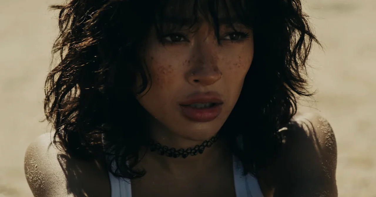 ‘GENA DESOUZA’ ตอกย้ำความเจ็บปวดที่เลือกไม่ได้  ผ่านเพลง ‘AUULALA (ครั้งสุดท้าย)’
