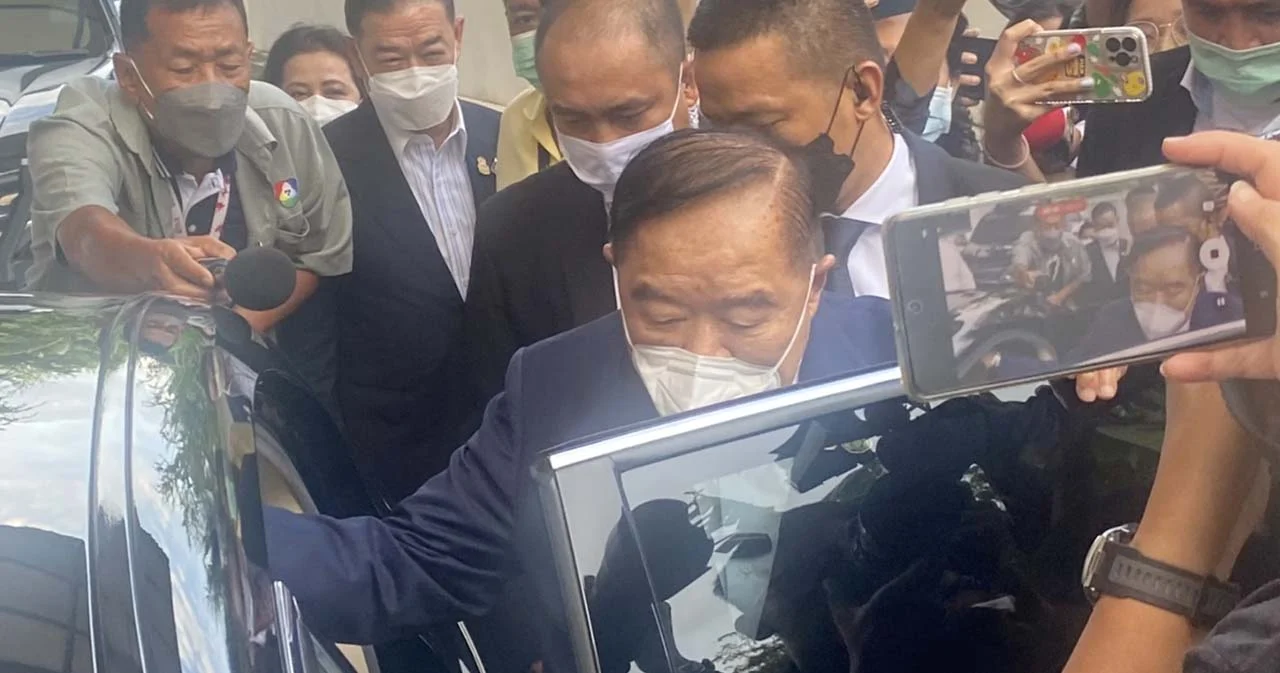 ‘ประวิตร’ ยังไม่ตอบจับมือ ‘เพื่อไทย’ ตั้งรัฐบาล ชี้ให้รอเลือกตั้งก่อน 