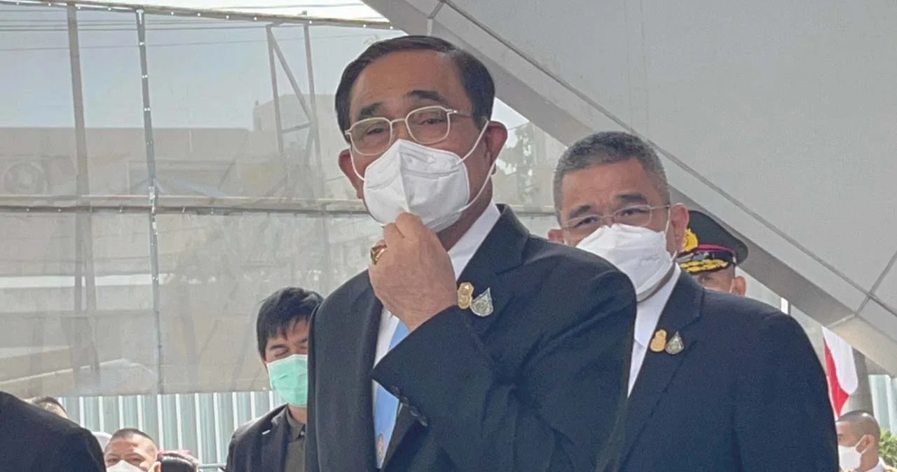 พล.อ.ประยุทธ์ ตอบกรณีจะย้ายจาก ‘พลังประชารัฐ’ ไป ‘รวมไทยสร้างชาติ’ เป็นเพียงกระแสข่าวเท่านั้น