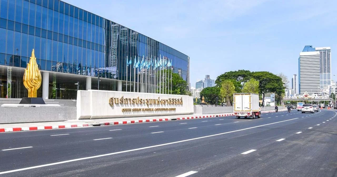 การไฟฟ้านครหลวงรื้อถอนเสาไฟฟ้าหน้าศูนย์การประชุมแห่งชาติสิริกิติ์ รองรับประชุม APEC 2022