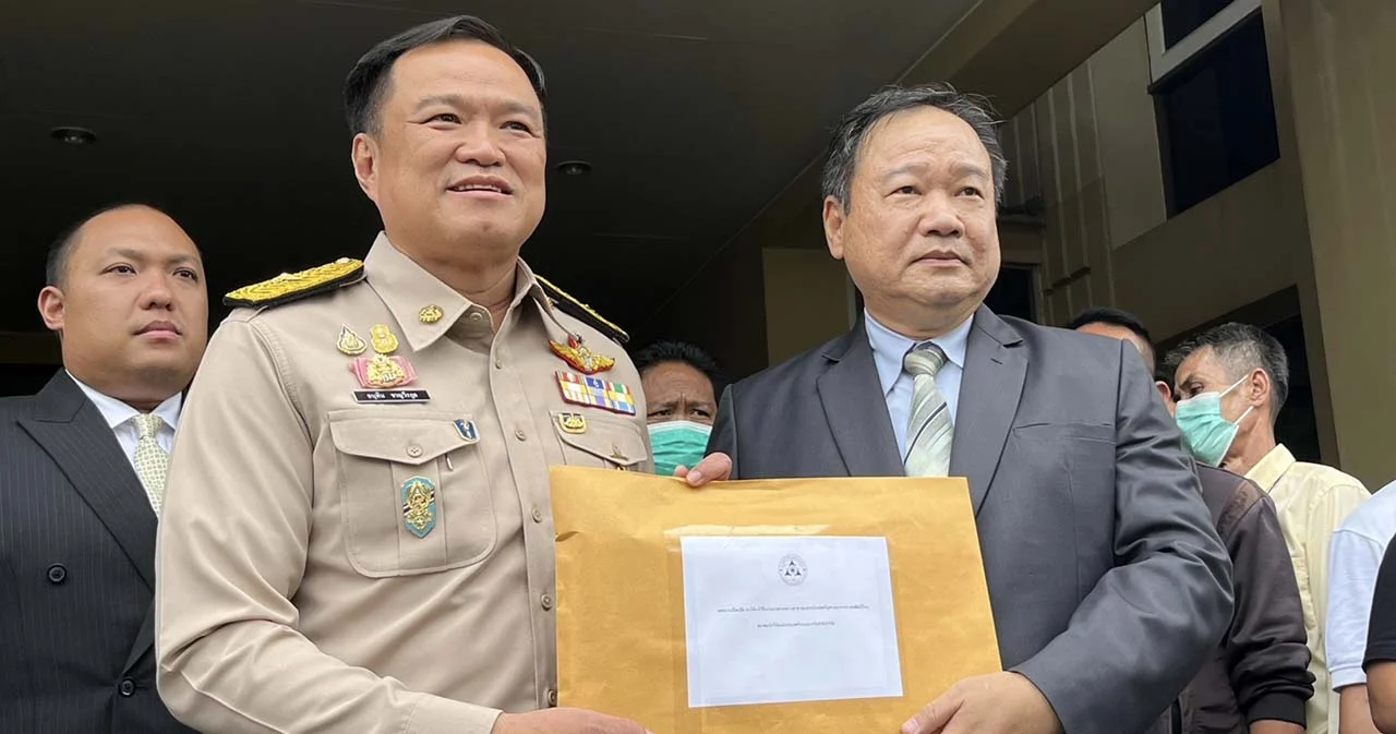 สมาคมนักวิจัยฯ​ ยื่นหนังสือให้ ‘อนุทิน’ หนุนใช้กัญชาทางการแพย์