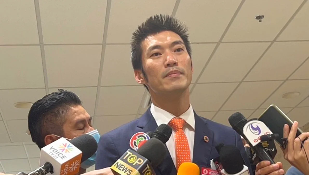 ‘ธนาธร’ ชี้สูตรหาร 100 ทำเสียเปรียบ ‘ก้าวไกล’ พร้อมเข้าสู่การเลือกตั้ง