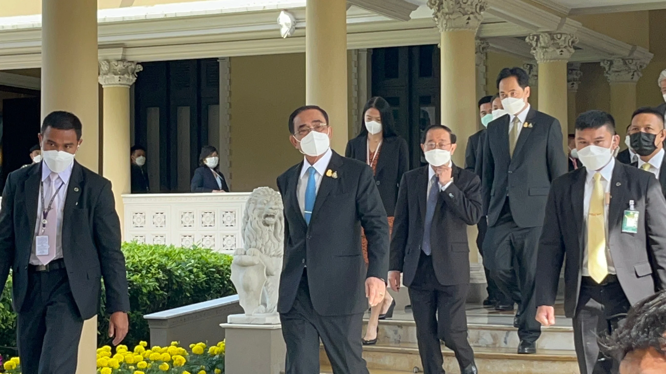 “พิจารณาอยู่” นายกฯ ตอบหลังถูกจี้ถามความชัดเจนทางการเมือง