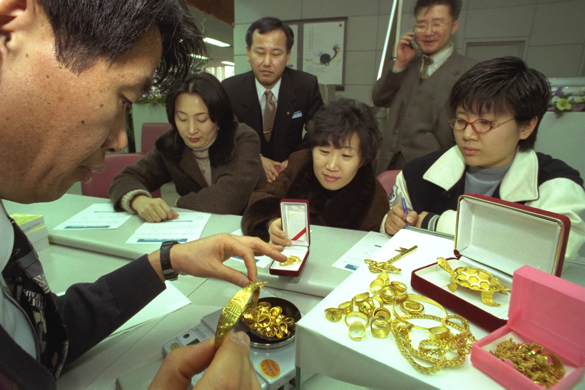 korea-gold-collecting-campaign-during-imf-crisis