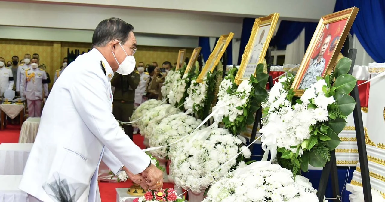 นายกฯ เยี่ยมผู้บาดเจ็บเหตุเรือหลวงสุโขทัยล่ม-ร่วมพิธีพระราชทานน้ำหลวงอาบศพ