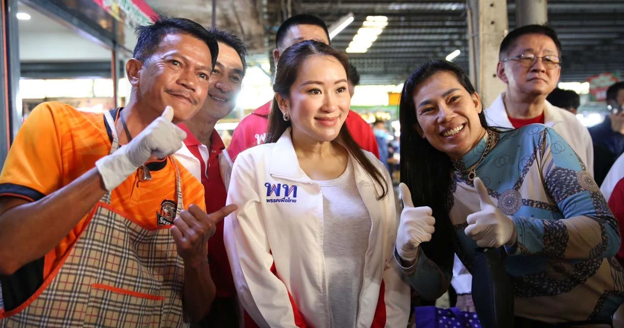 ‘แพทองธาร’ บอกเร็วเกินไปจะตอบ จับมือกับพลังประชารัฐได้หรือไม่ ขอเดินหน้าหาเสียงแลนด์สไลด์