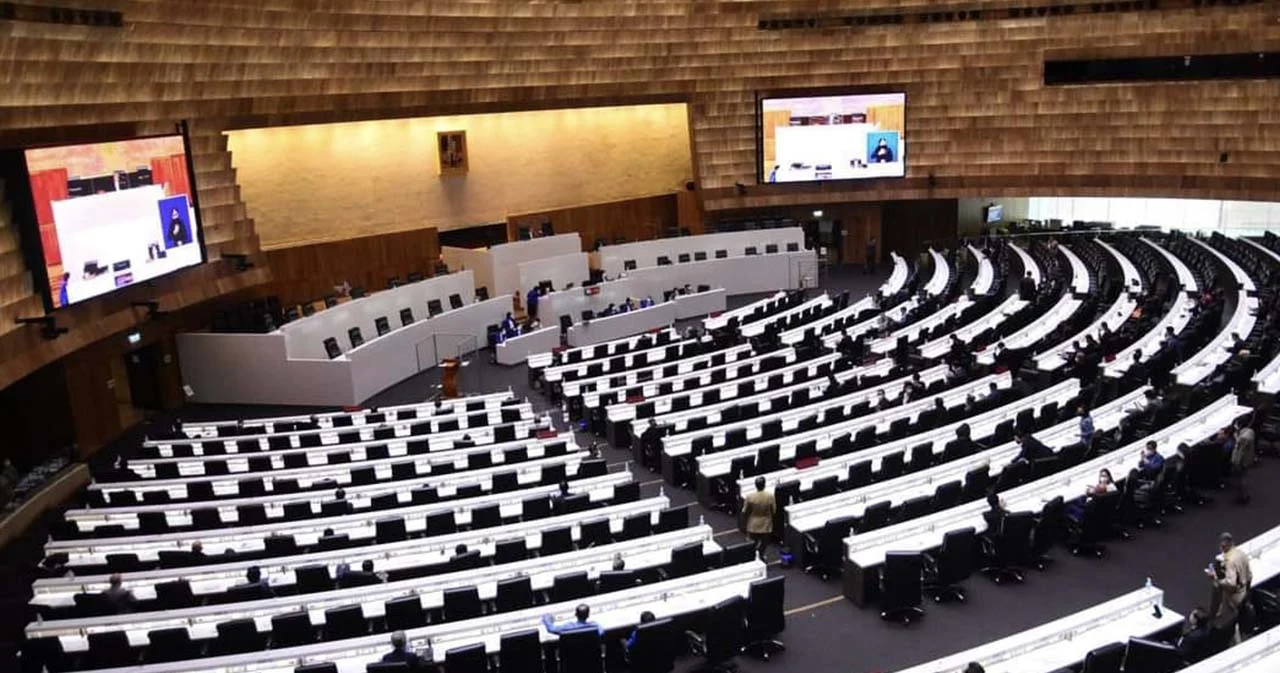 ‘ชวน’ แจ้งถอดหน้ากากในห้องประชุมได้แบบสมัครใจ แต่ต้องฉีดวัคซีน 4 เข็ม  เผยมี ส.ส.เหลือในสภาล่าสุด 425 คน 