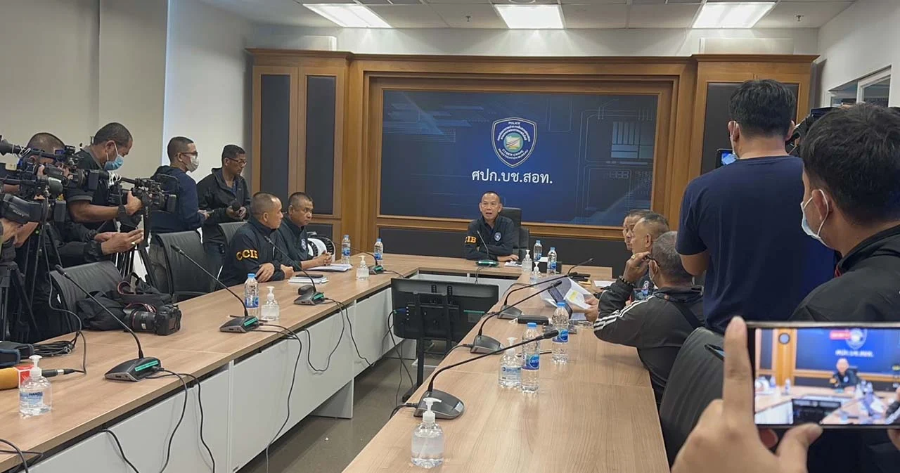 ขยายผลจับกุมเครือข่าย “มาเก๊า888”  ผู้เกี่ยวข้อง-บัญชีม้า 32 คน  ค้นคอนโด ‘เบนซ์ เดม่อน’ ย้ายของหนีแล้ว
