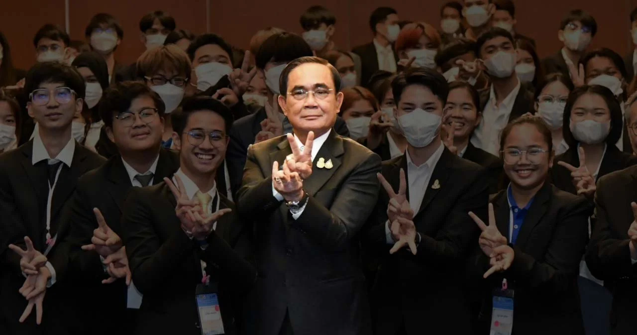 นายกฯ บอกกับ ยุวทูตคุณธรรม สังคมปัจจุบันต้องปรับตัว ถามกูเกิลก่อนวิจารณ์รัฐบาลทำอะไร