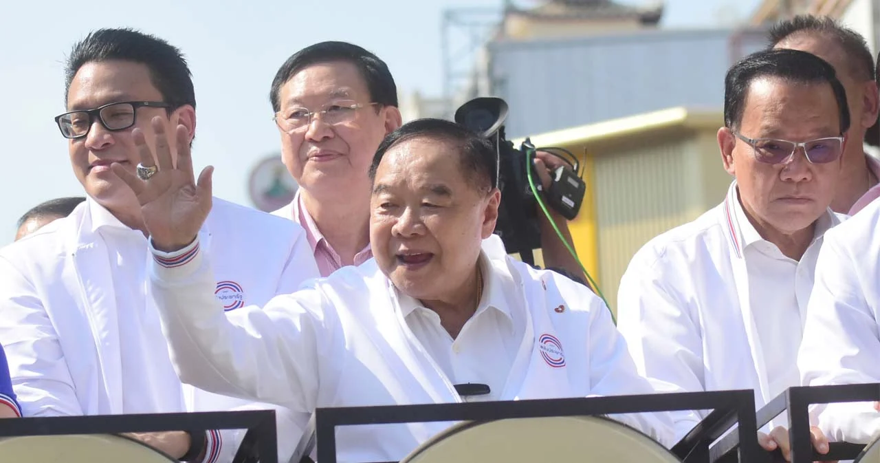 ‘พล.อ.ประวิตร’ ขึ้นรถแห่ครั้งแรก ขอคะแนน คนกรุงเทพฯ  หวังกวาด ส.ส. ไม่น้อยกว่า 12 ที่นั่ง