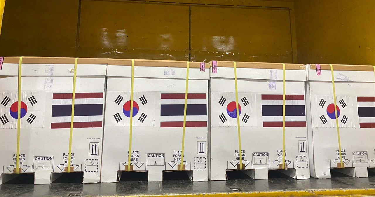 สธ. รับมอบวัคซีนโควิด-19 รุ่นใหม่ กว่า 5 แสนโดส จากเกาหลีใต้ เตรียมกระจายทั่วประเทศ 