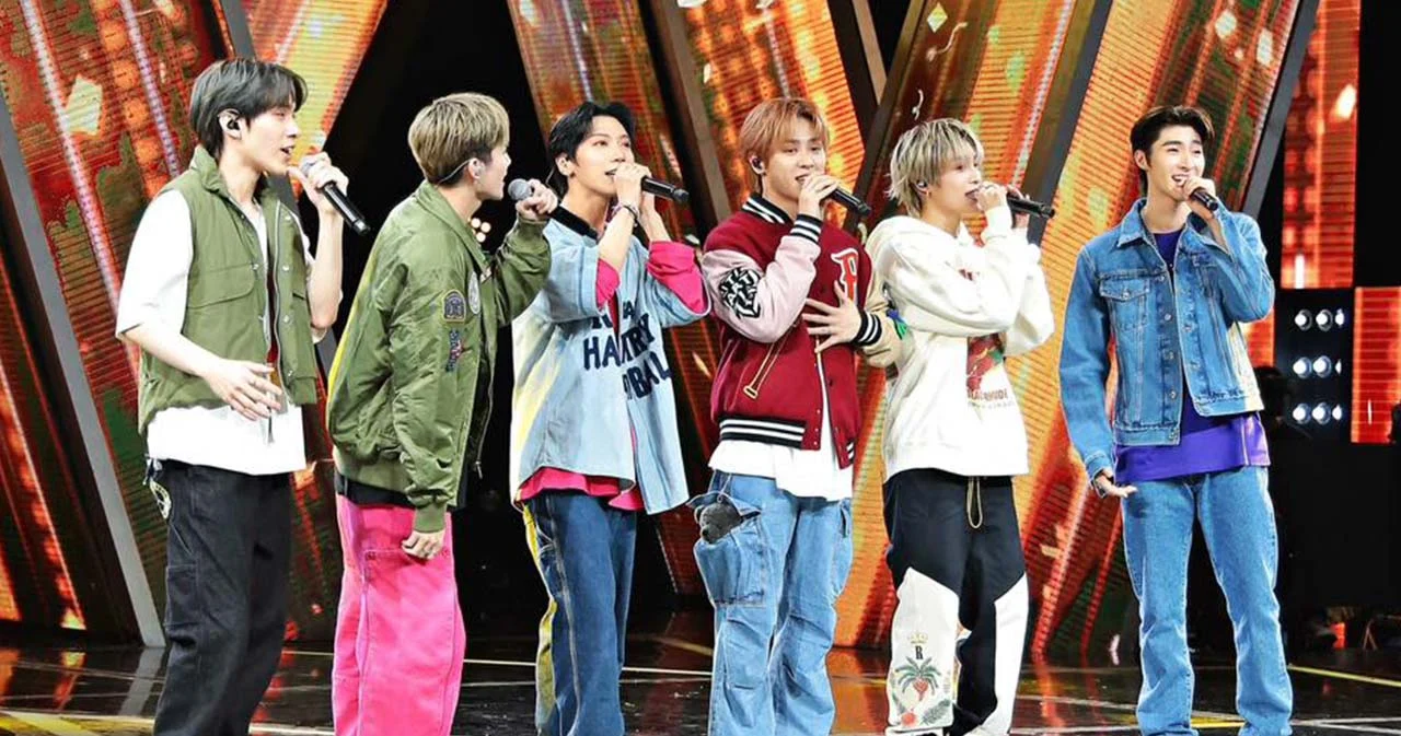‘WayV’ จัดเซอร์ไพรส์ร้องเพลง ‘โต๊ะริม’ คู่ ‘บลู พงศ์ทิวัตถ์’ ในรายการ ‘ร้องข้ามกำแพง