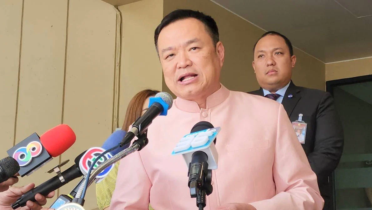 ‘ศักดิ์สยาม’ หยุดปฏิบัติหน้าที่ไม่ทำภูมิใจไทยเสียขวัญ ‘อนุทิน’ เชื่อคนจ้องเตะตัดขา