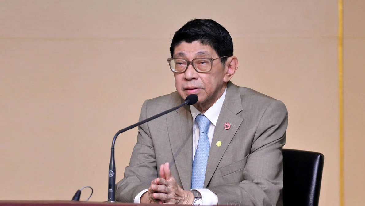 ‘วิษณุ’ ปัดตอบ ปม กกต.เตือนห้ามดึงสถาบันหาเสียง โยนถาม ‘พีระพันธุ์’
