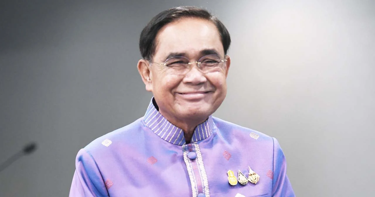 ‘พล.อ.ประยุทธ์’ ส่งยิ้มให้ ไม่ตอบ ‘ทักษิณ’ ทวีตขออนุญาตกลับไทยมาเลี้ยงหลาน