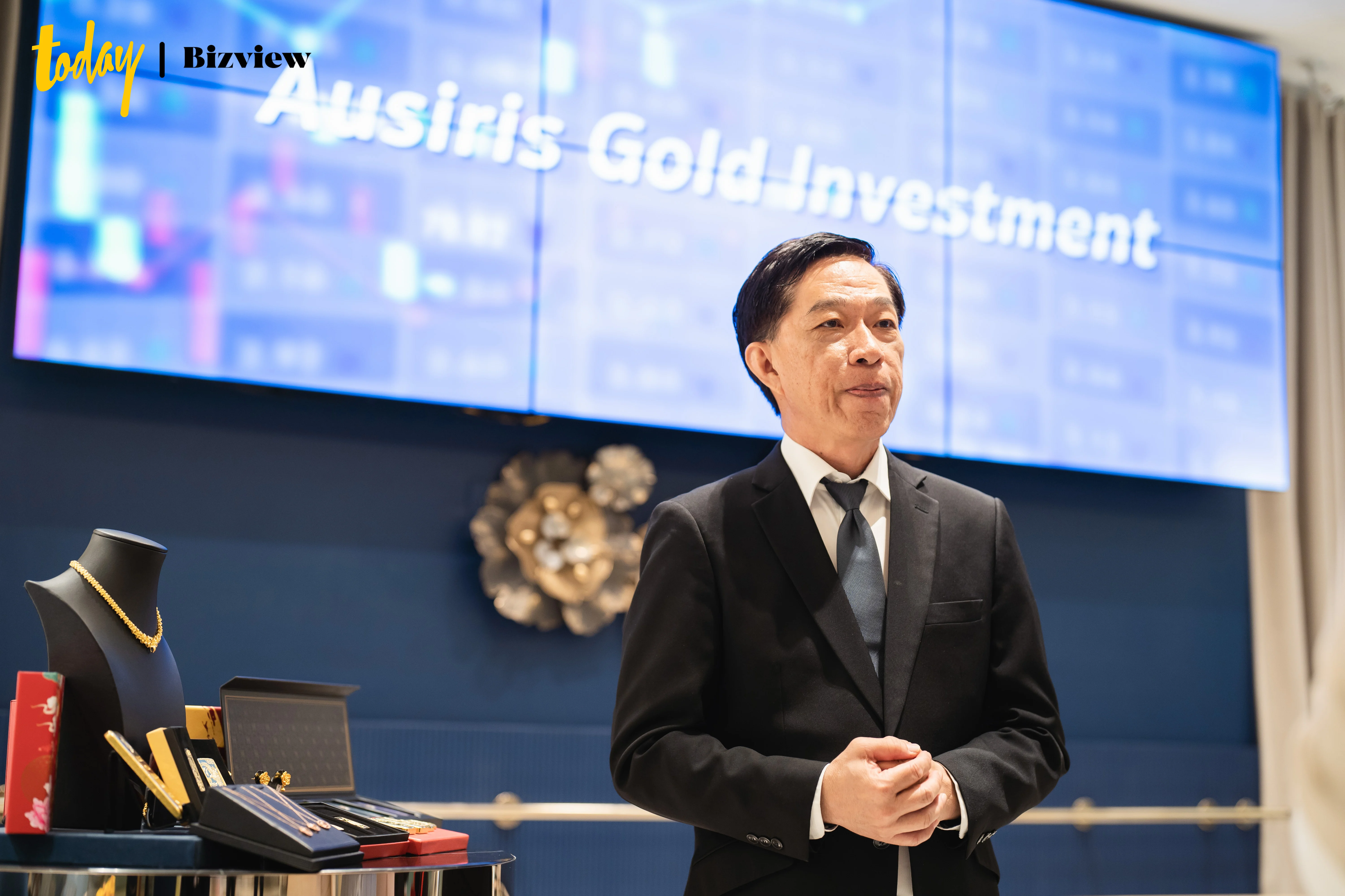 ausiris-a-gold-shop-who-wants-their-customers-wear-gold-in-everyday-life