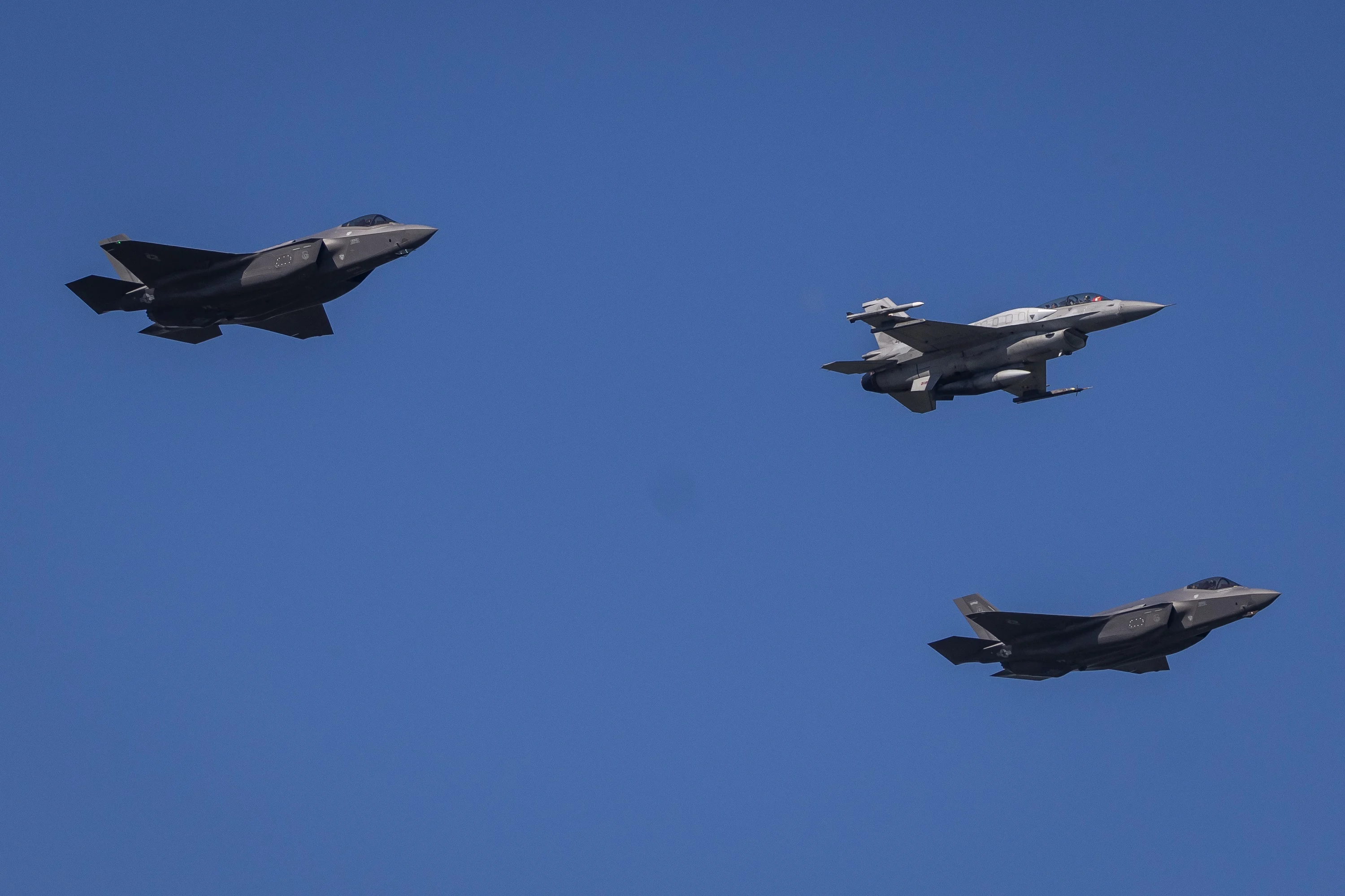 สหรัฐฯ ไฟเขียวส่ง F-16 จากเดนมาร์ก-เนเธอร์แลนด์ ให้ยูเครนใช้ปกป้องดินแดน