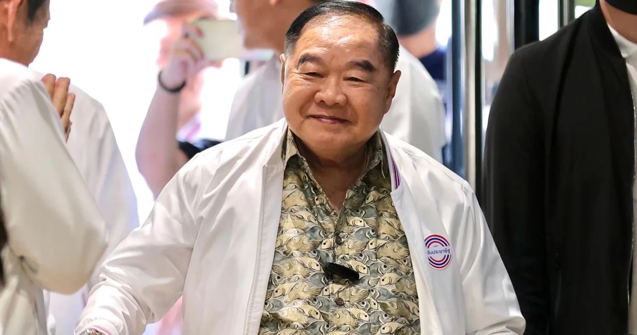 สะพัด ‘พล.อ.ประวิตร’ เตรียมลาออกจาก สส. แต่ยังเป็น ‘หัวหน้าพรรคพลังประชารัฐ’