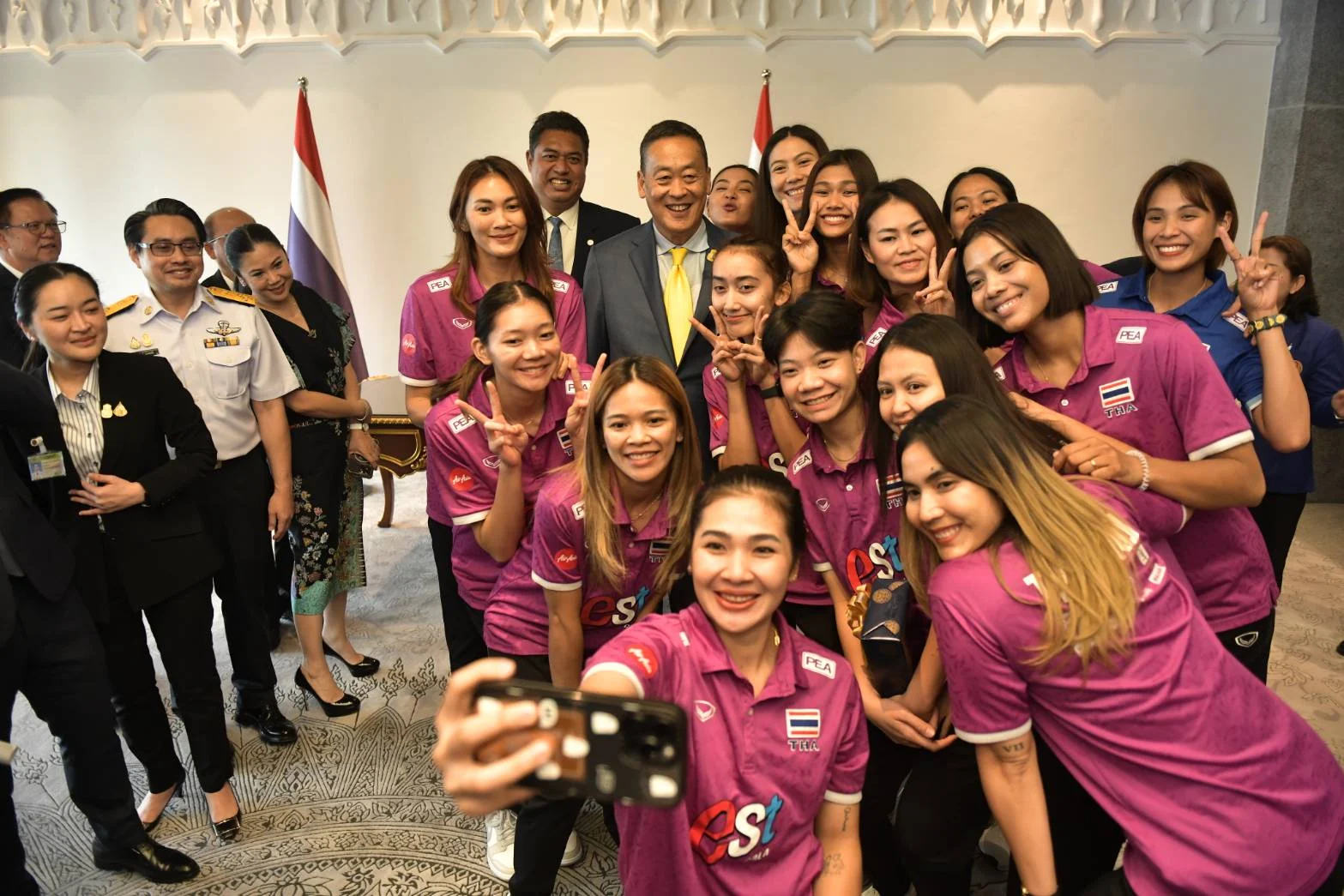 ‘เศรษฐา ‘ให้กำลังใจนักกีฬาวอลเลย์บอลหญิงทีมชาติไทย ลุยโอลิมปิก 2024 รอบคัดเลือก