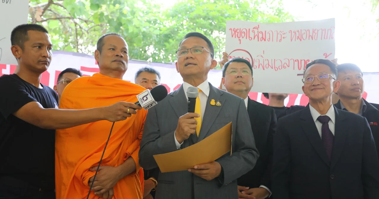 ‘สมศักดิ์’ ยืนยัน ไม่มีมติขยายเวลาขายเครื่องดื่มแอลกอฮอล์ หลังข้อมูลยังไม่ครบถ้วน