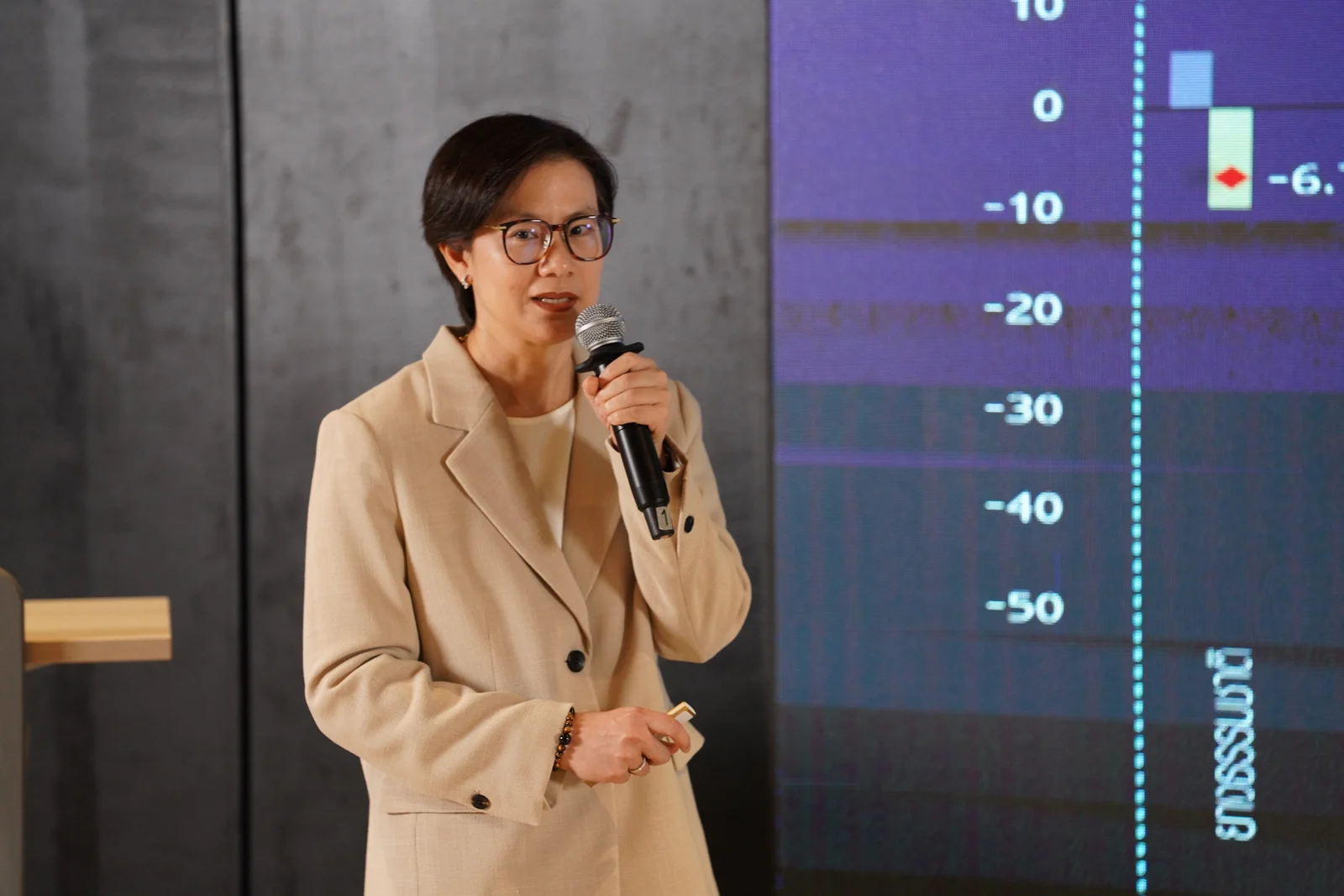 thai-economy-lags-behind-the-world
