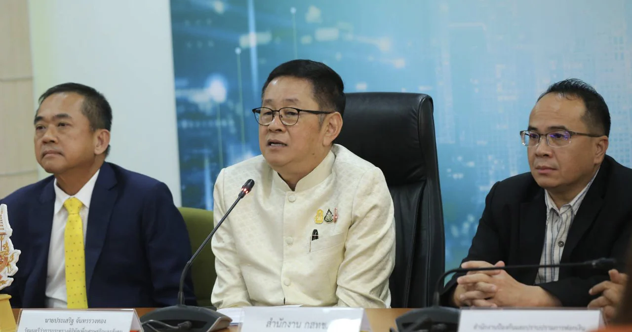 ‘กระทรวงดีอี’ แจง ‘โมบายแบงก์กิ้ง’ มาตรการมีผลหลัง ต.ค. 67 พร้อมเผย ‘4 กลุ่ม’ ได้รับยกเว้น