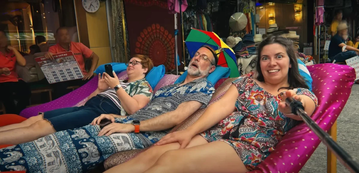 Apple at Work - The Underdogs: OOO (Out Of Office) advertisement in Thailand โฆษณา Apple ในไทย