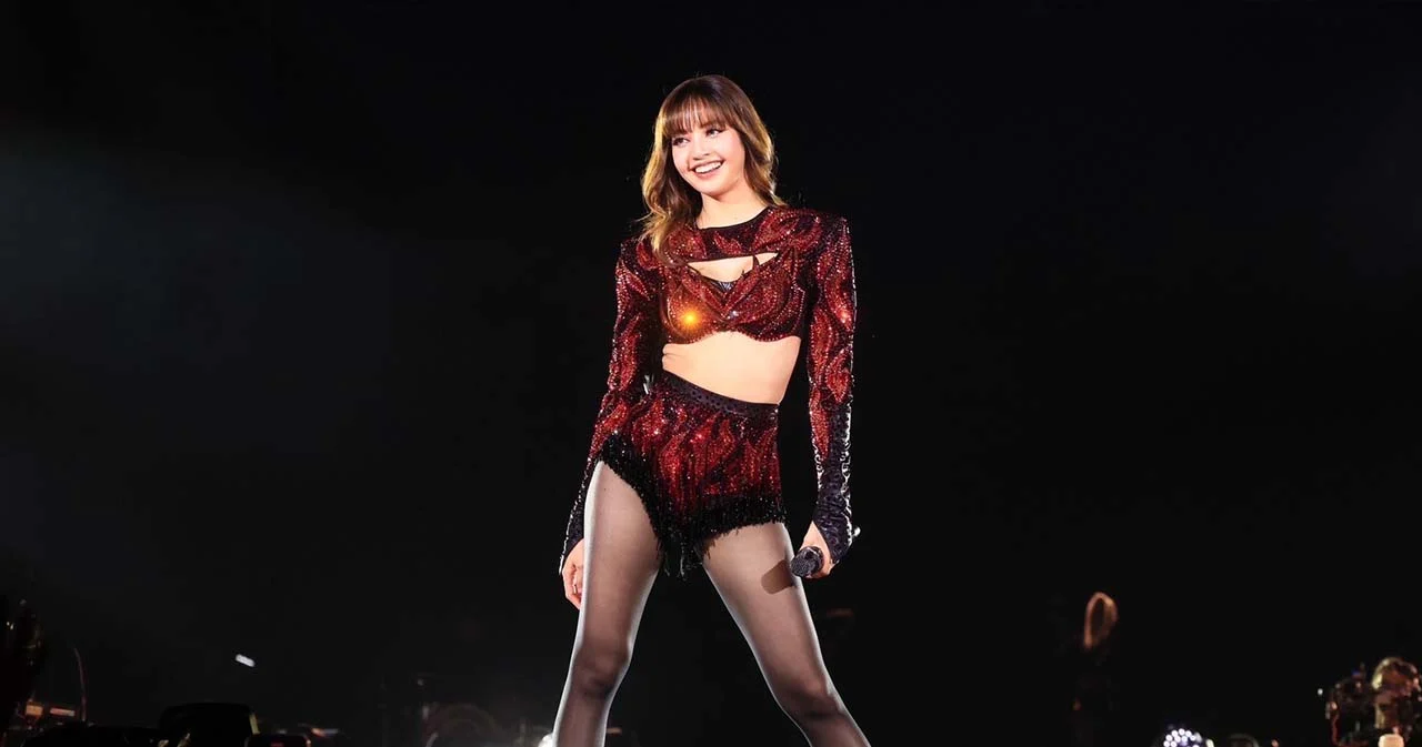‘ลิซ่า’ สร้างโมเมนต์สะกดโลก ส่งท้ายปีในงาน ‘Amazing Thailand Countdown 2025 at ICONSIAM’