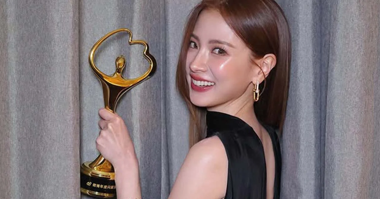‘ใบเฟิร์น พิมพ์ชนก’ คว้ารางวัล Weibo Shining Actor of the Year จากงาน ‘Weibo Night 2024’
