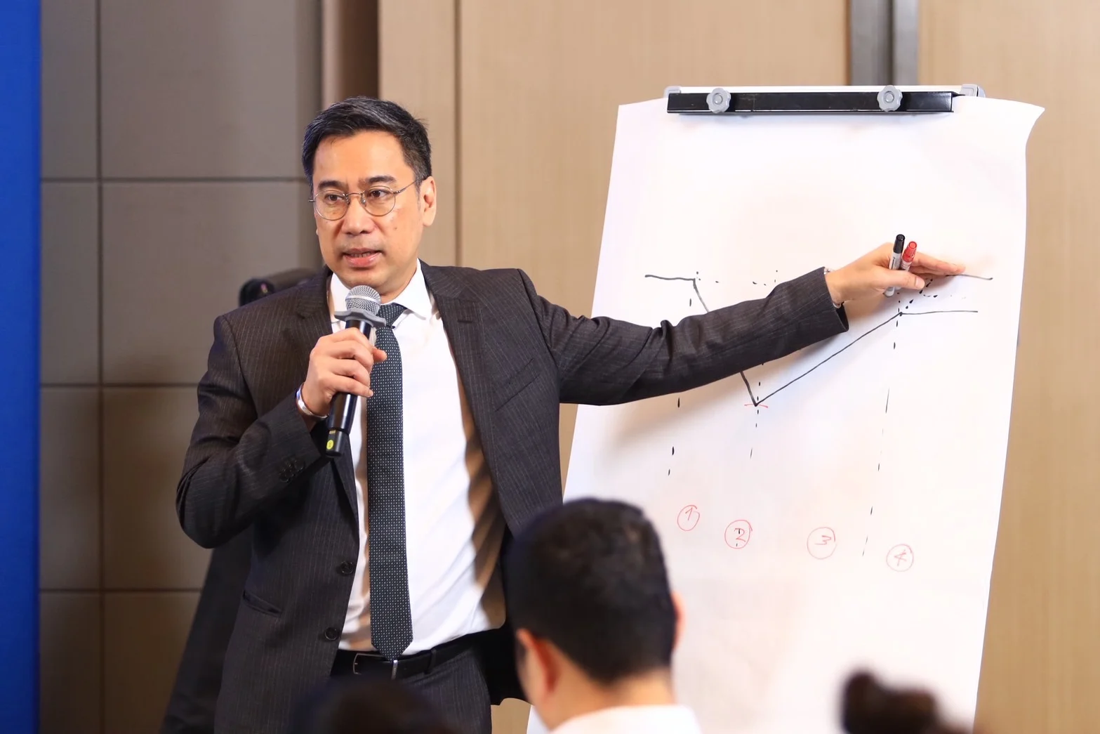 เศรษฐพุฒิ สุทธิวาทนฤพุฒิ