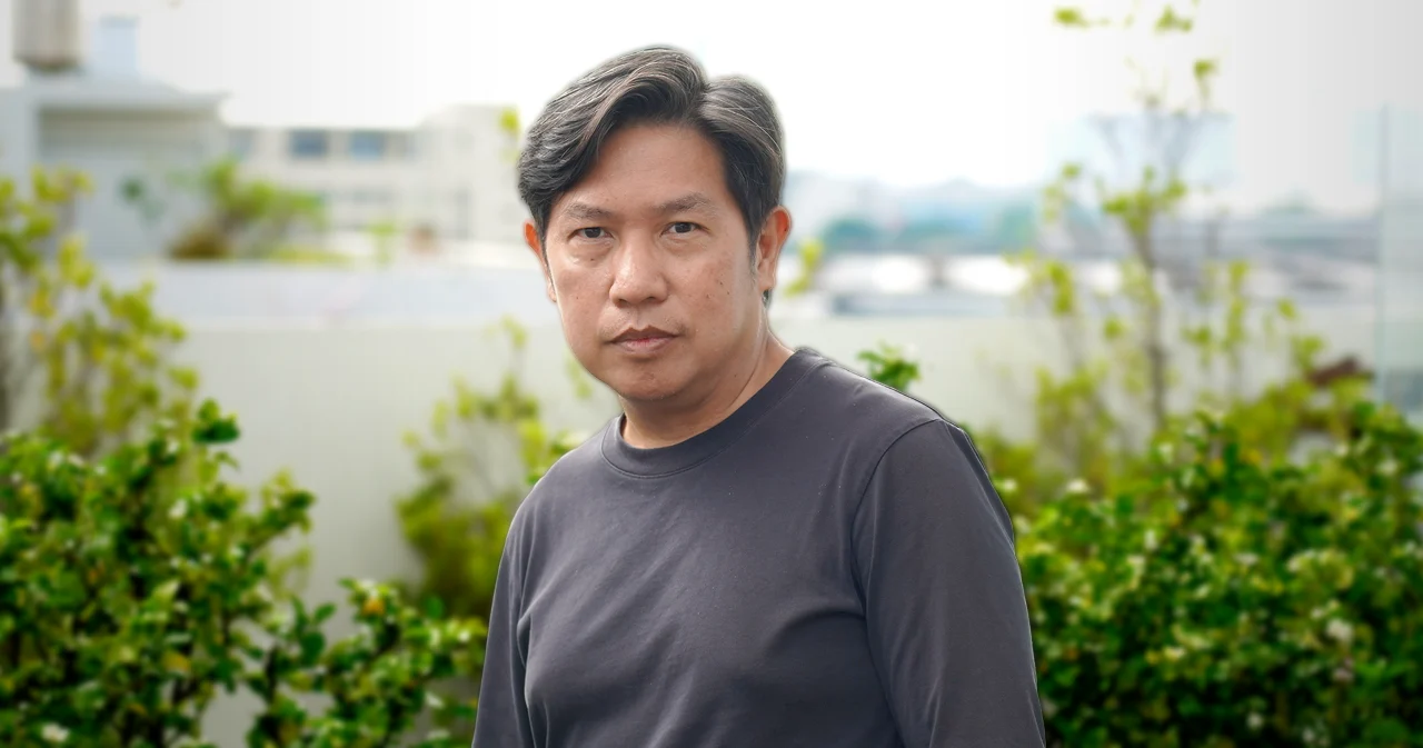 ทุกวัยควรมี ‘สนามเด็กเล่น’ ของตัวเอง คุยกับ โตมร ศุขปรีชา Chief Creative Director  OKMD
